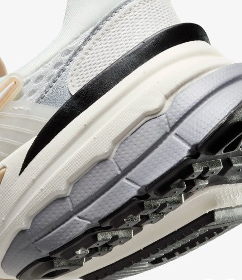 Shoes - Women's Nike V2K Run