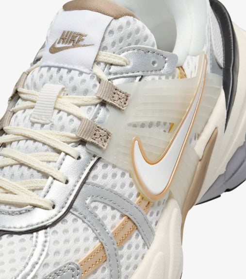 Shoes - Women's Nike V2K Run